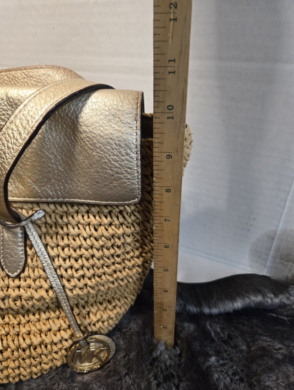 Michael Kors "GOLD" Trim Tan Straw Tote - Picture 4 of 16